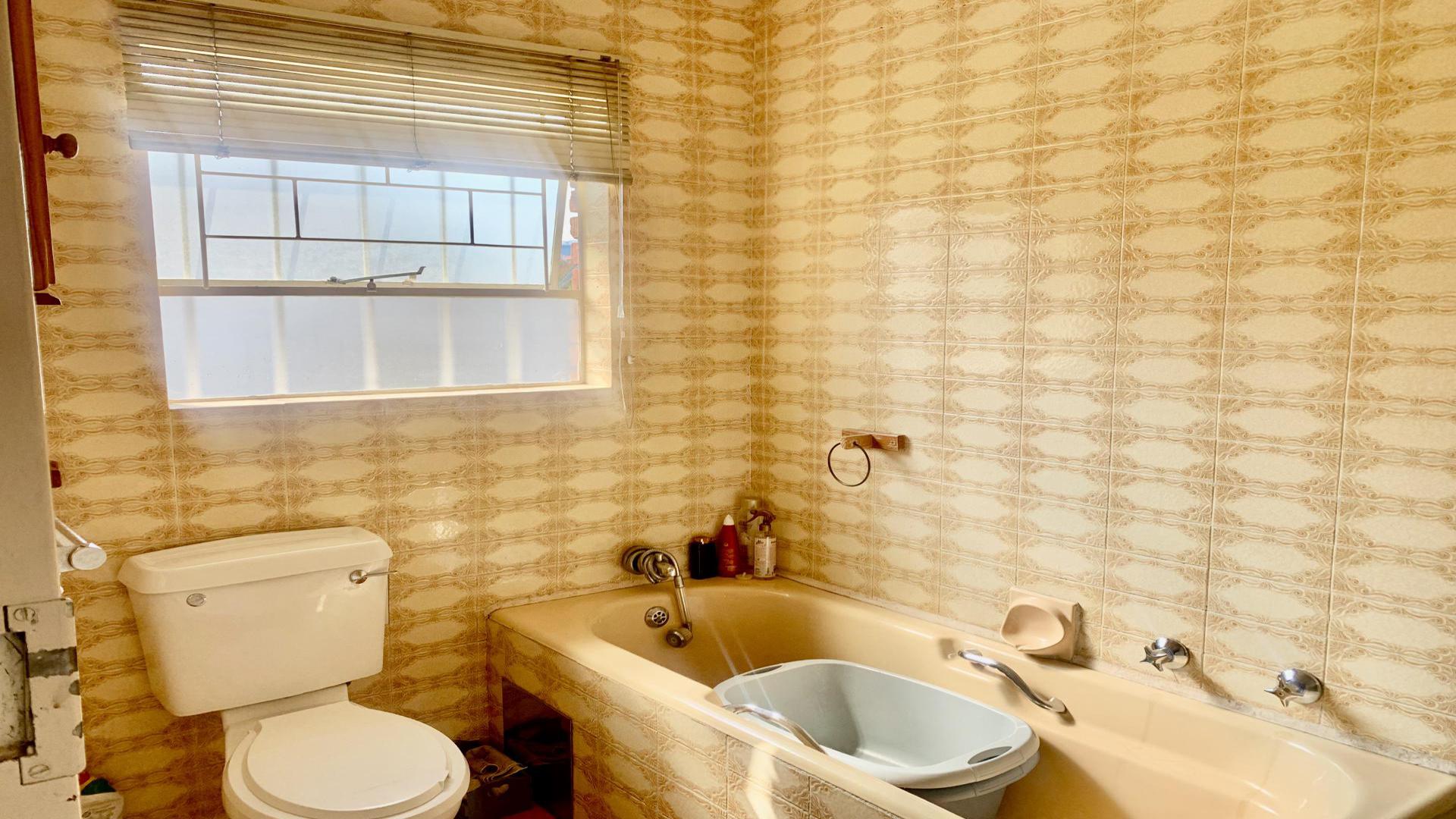 Bathroom 1 of property in Gillview