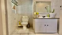 Bathroom 2 of property in Gillview