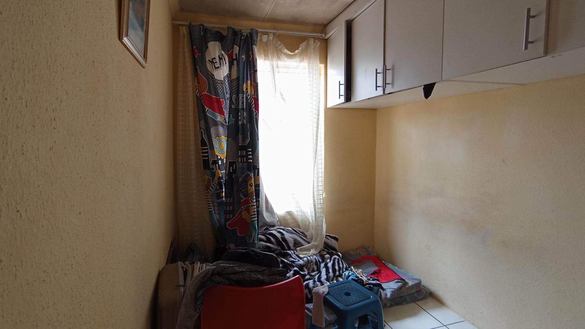 Bed Room 1 - 8 square meters of property in Rabie Ridge