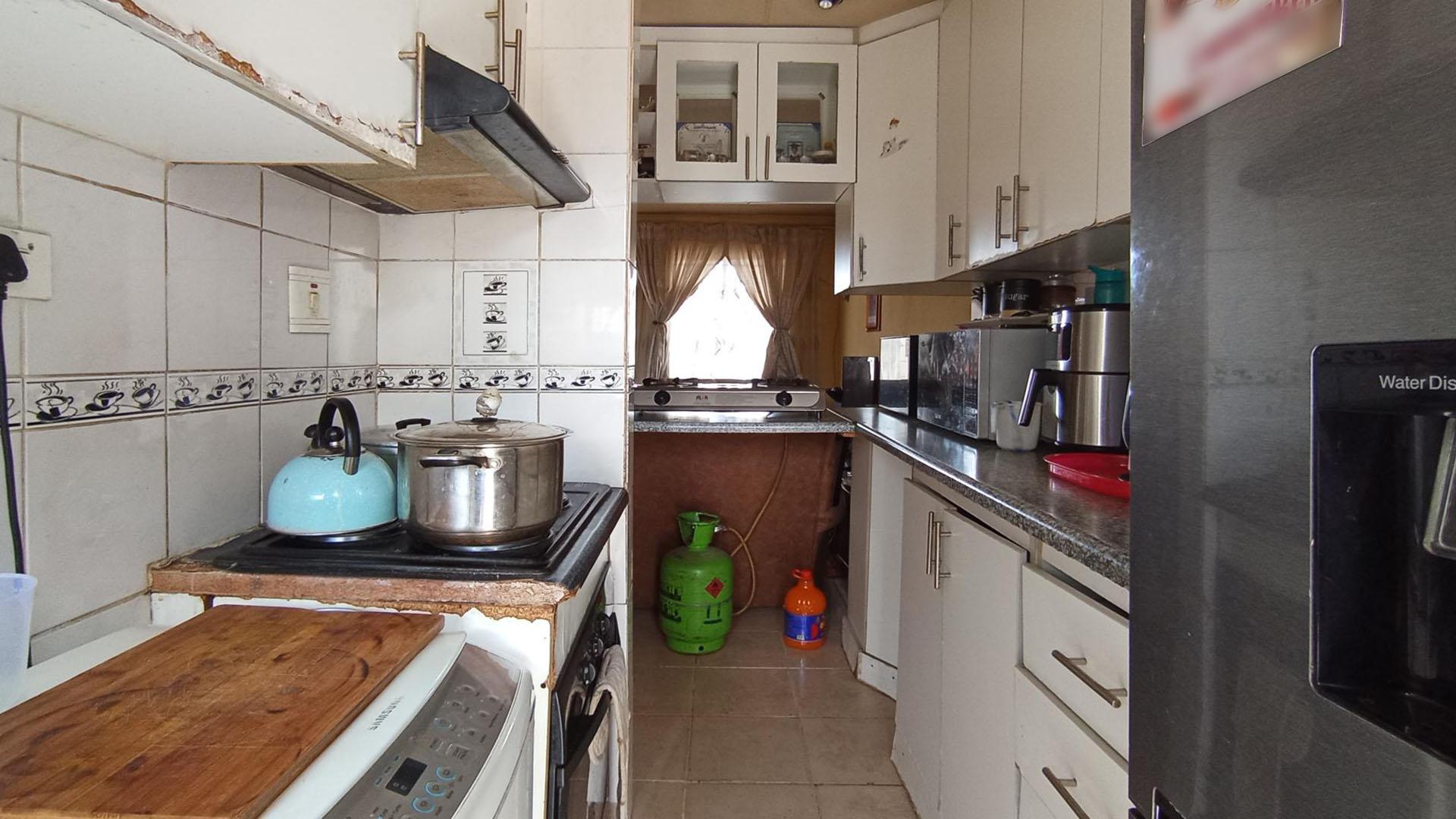 Kitchen - 7 square meters of property in Rabie Ridge
