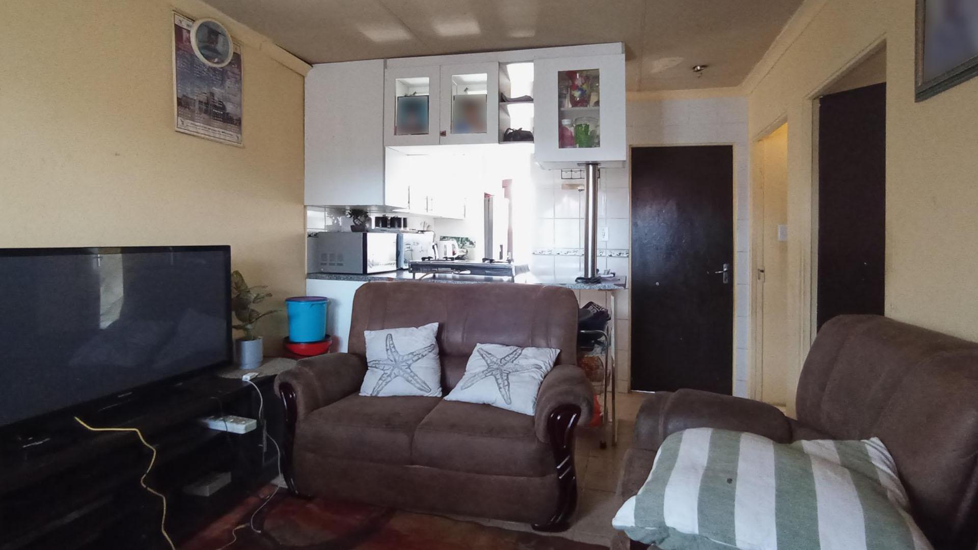 Lounges - 11 square meters of property in Rabie Ridge