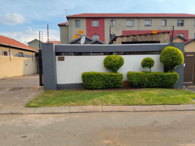 2 Bedroom House to Rent in Fleurhof - Property to rent - MR684465