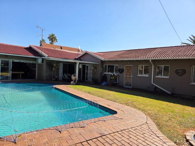 3 Bedroom House for Sale For Sale in Brackendowns - MR684471