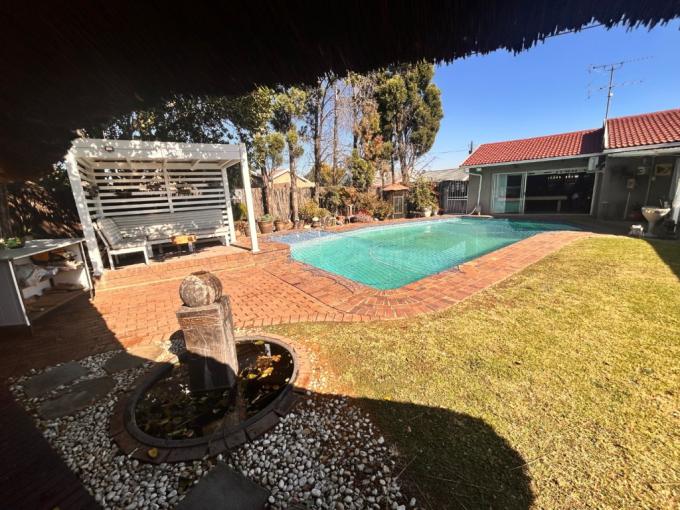 3 Bedroom House for Sale For Sale in Brackendowns - MR684474
