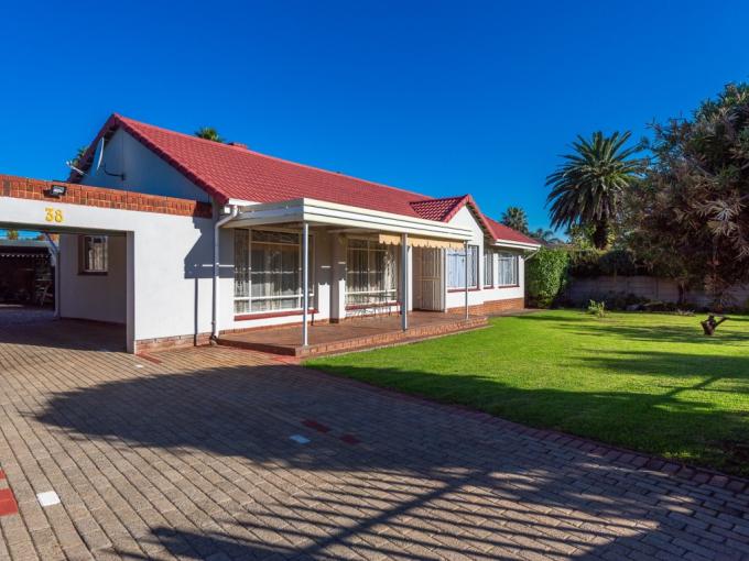 3 Bedroom House for Sale For Sale in Brackendowns - MR684478