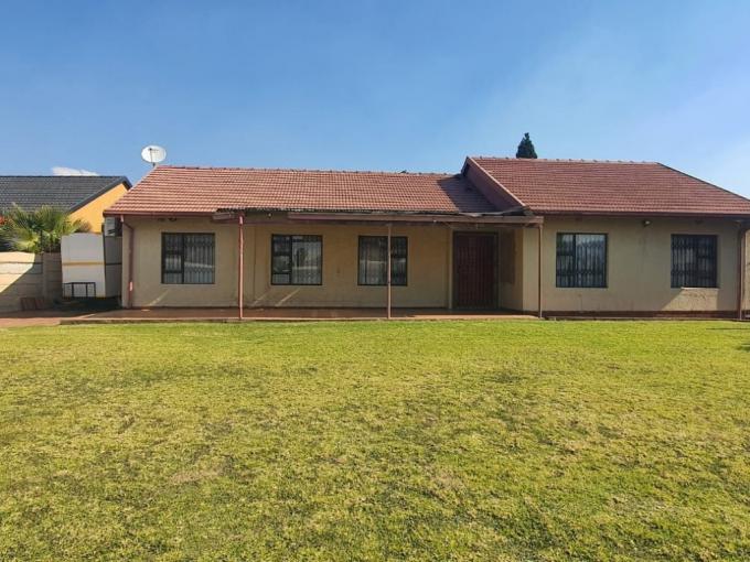 4 Bedroom House for Sale For Sale in Kibler Park - MR684484