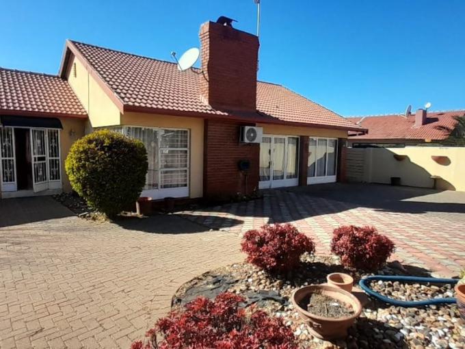 5 Bedroom House for Sale For Sale in Glenanda - MR684487