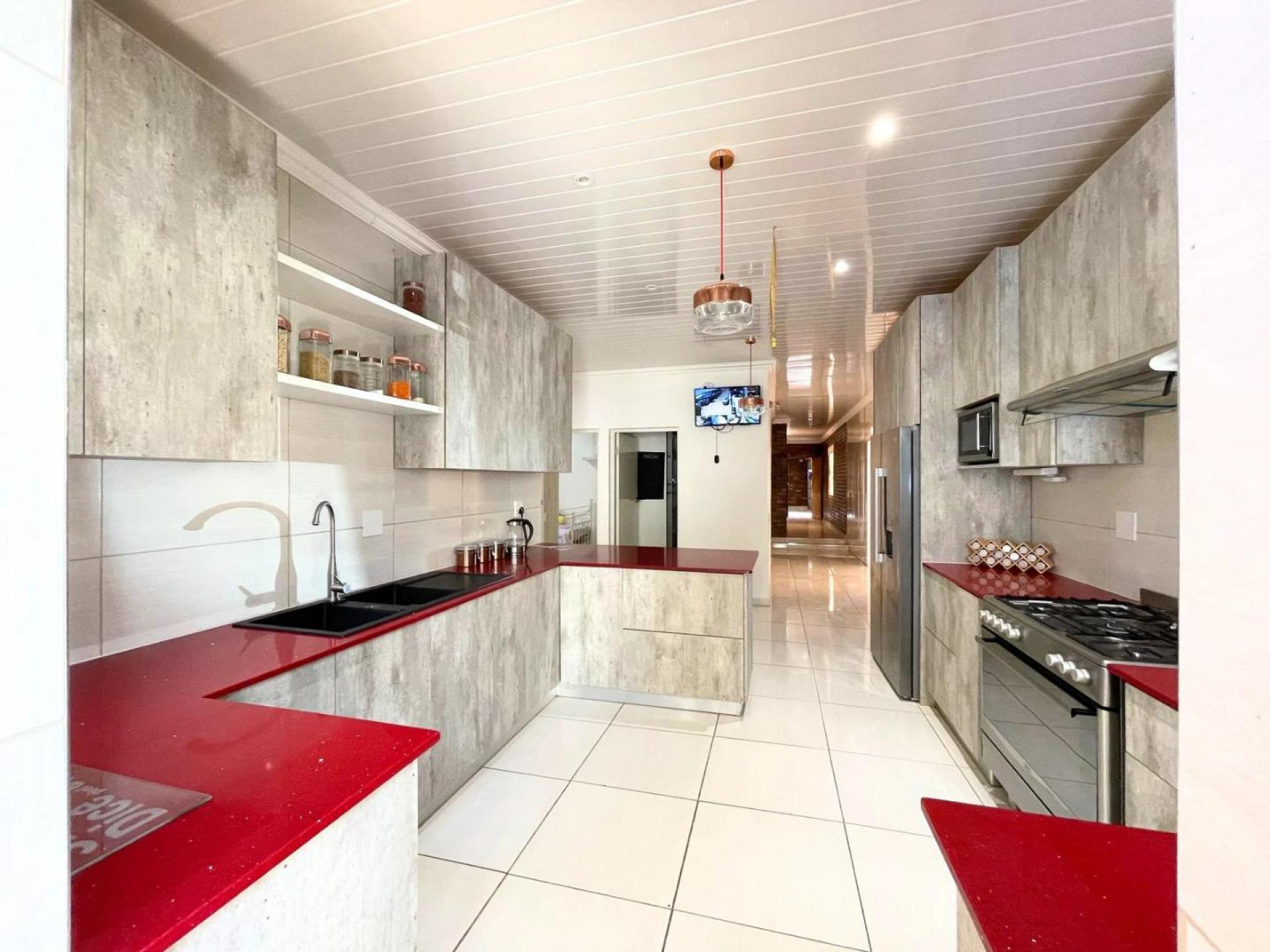  of property in Greater Chatsworth - WC