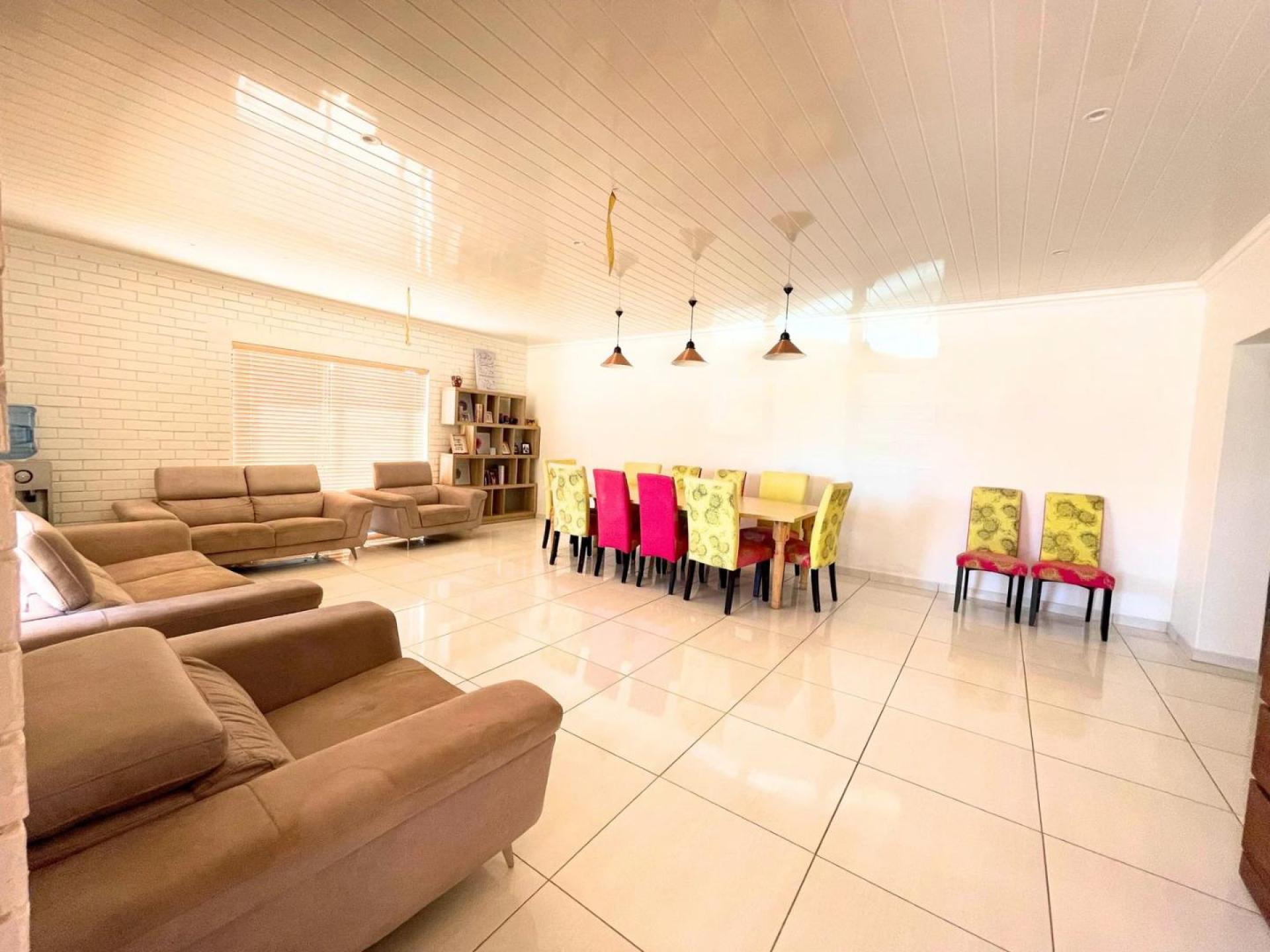  of property in Greater Chatsworth - WC