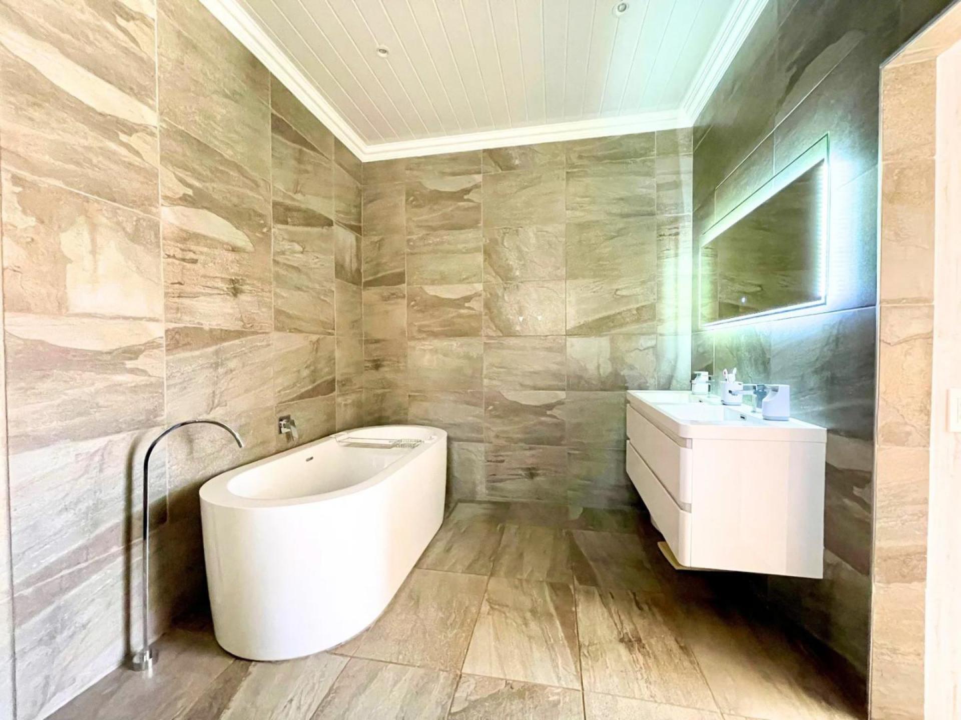  of property in Greater Chatsworth - WC