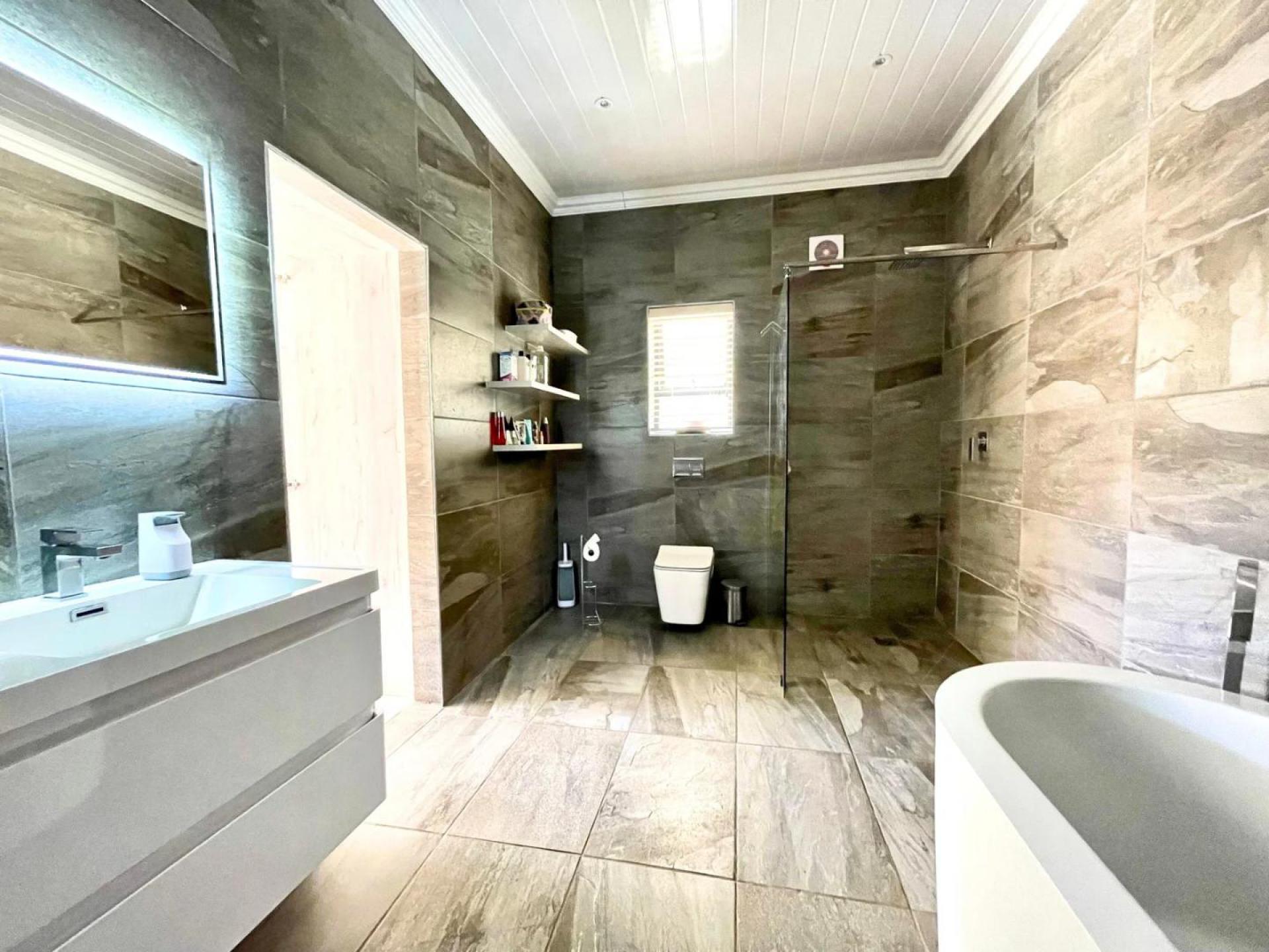  of property in Greater Chatsworth - WC