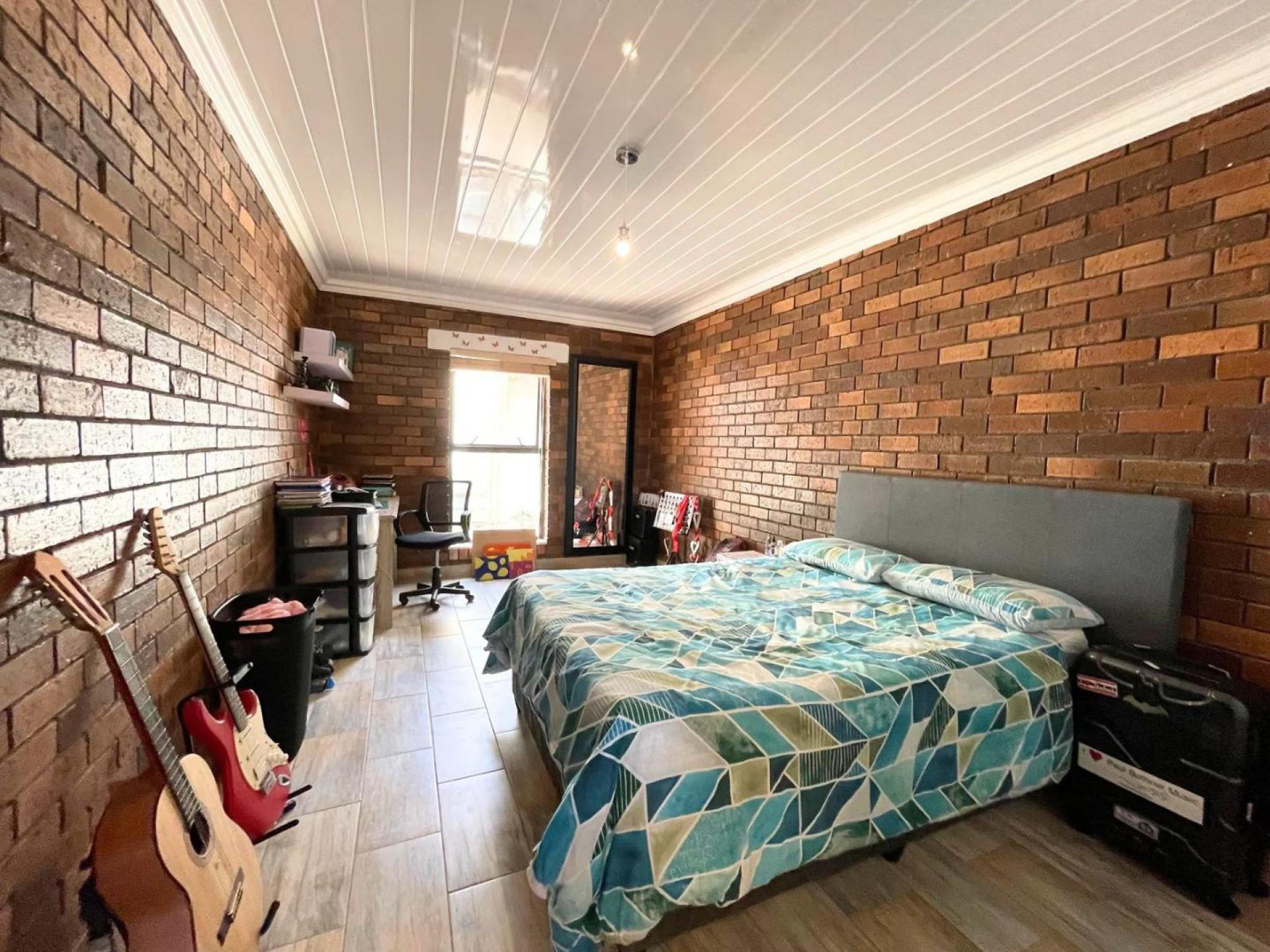  of property in Greater Chatsworth - WC