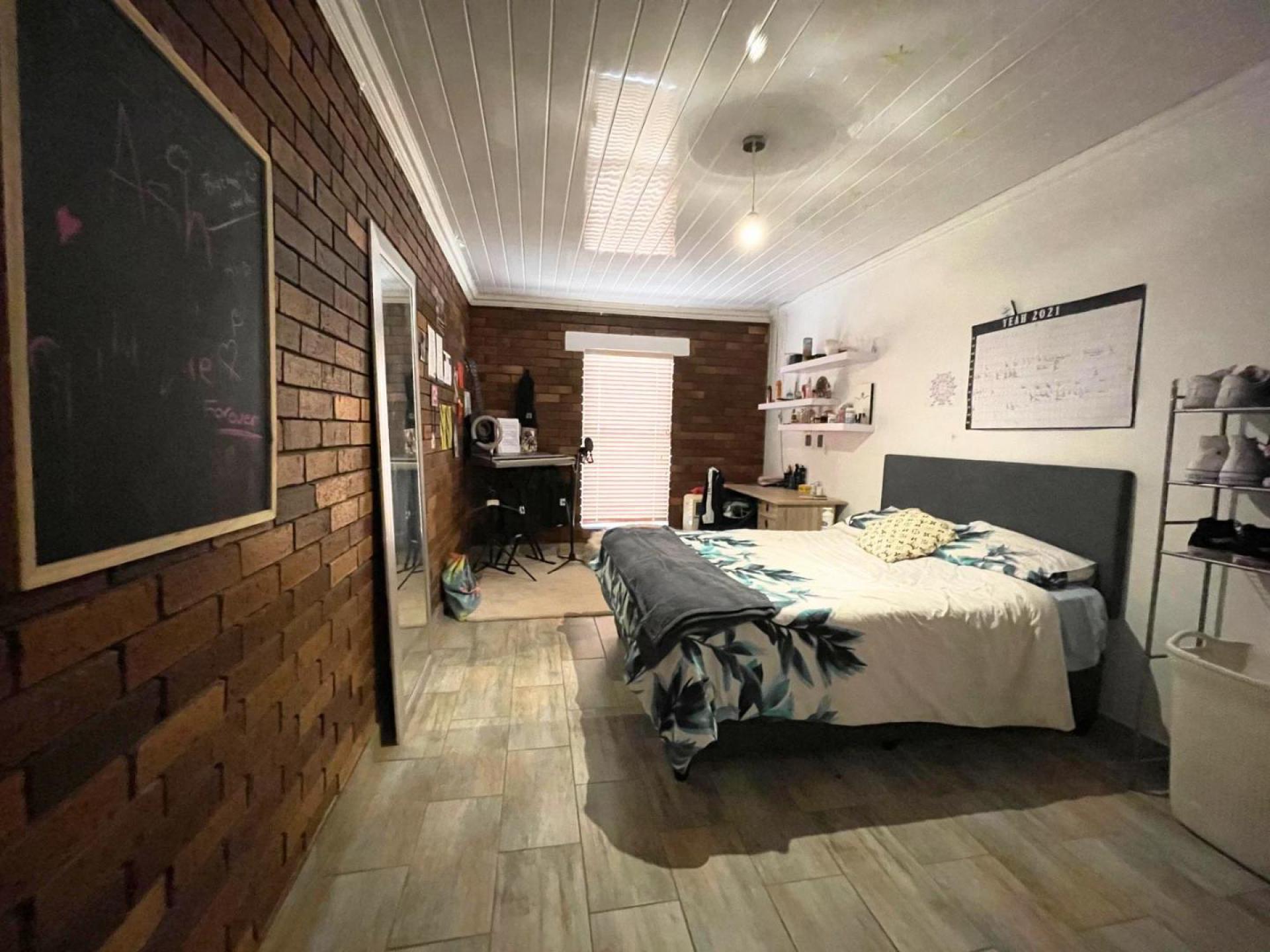  of property in Greater Chatsworth - WC