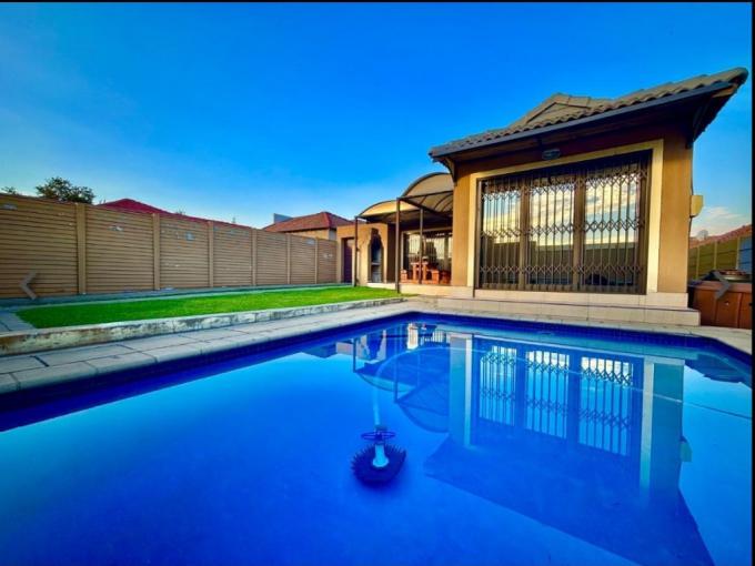 3 Bedroom House for Sale For Sale in Kibler Park - MR684518