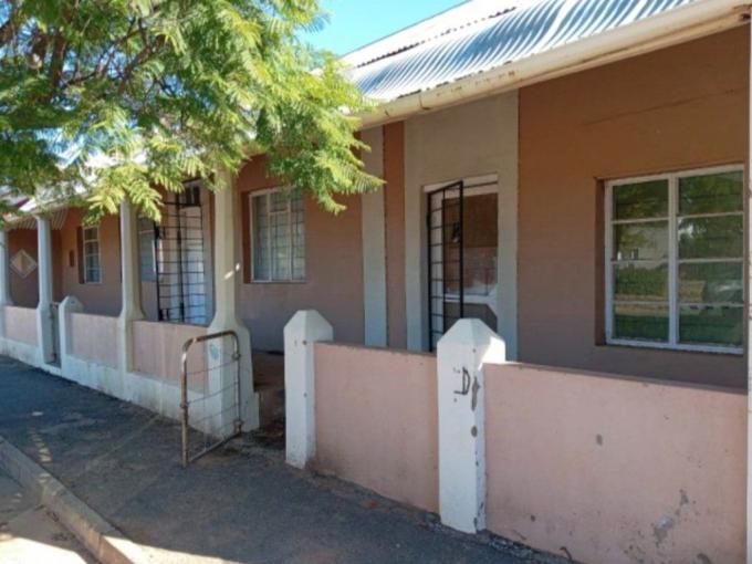 House for Sale For Sale in Steytlerville - MR684525
