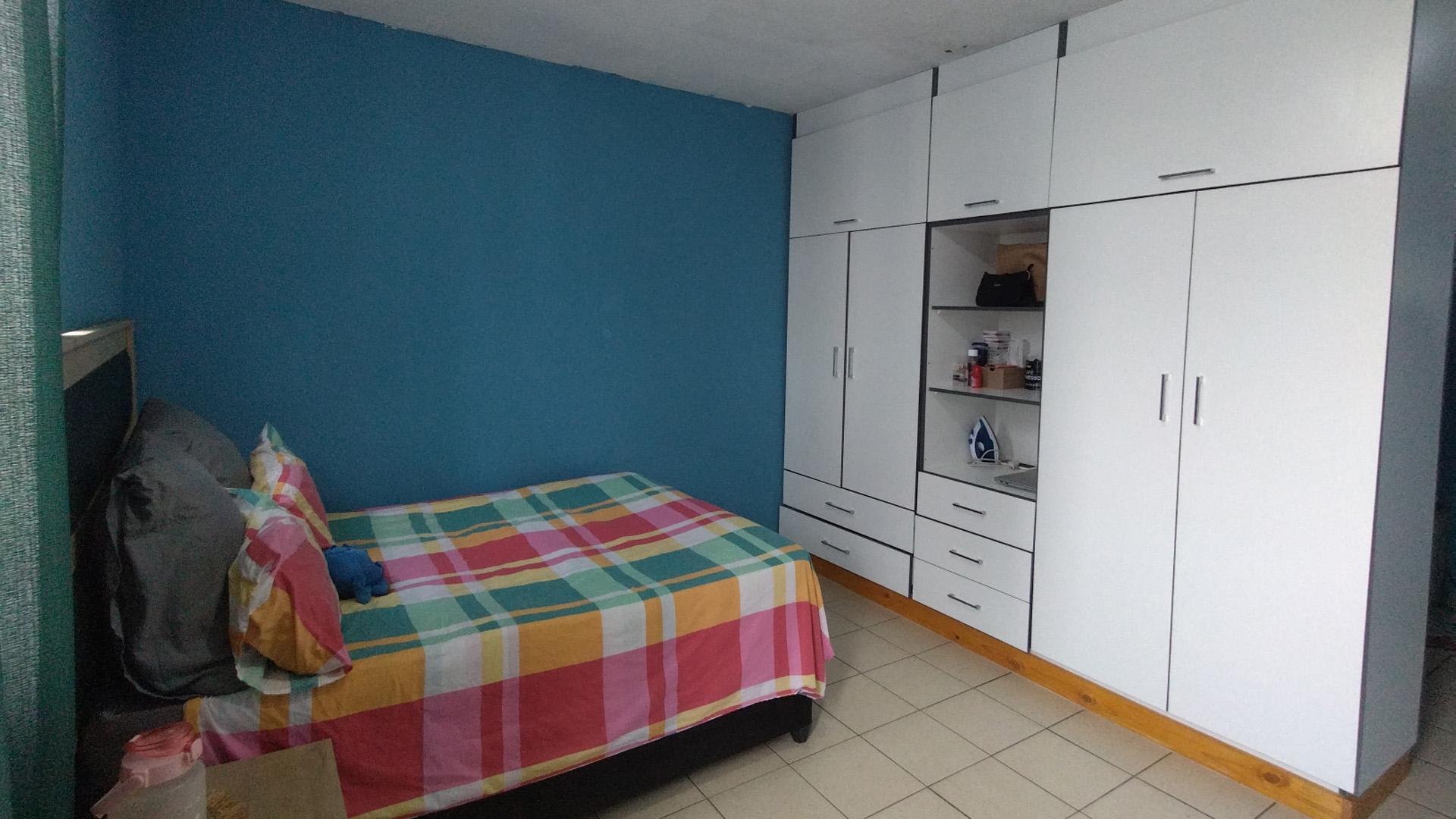 Bed Room 1 of property in Durban Central