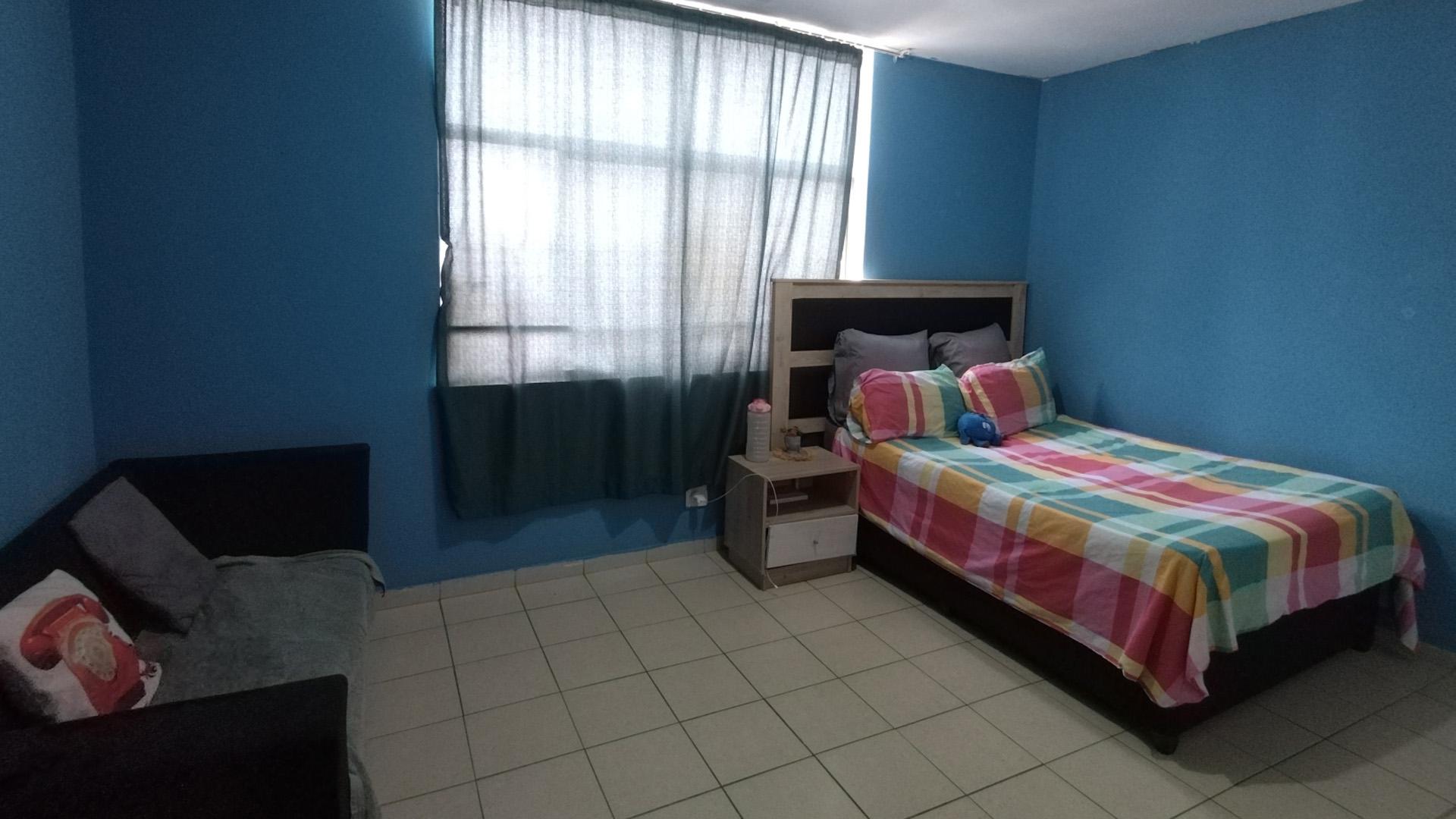 Bed Room 1 of property in Durban Central