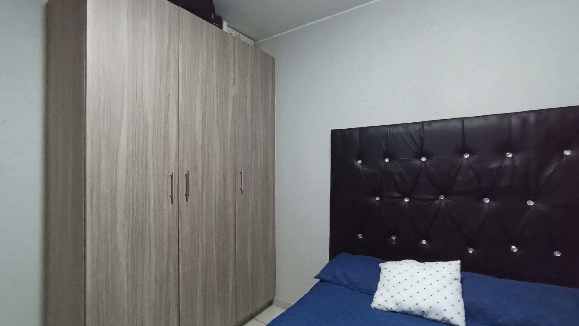 Bed Room 2 - 10 square meters of property in Klippoortje