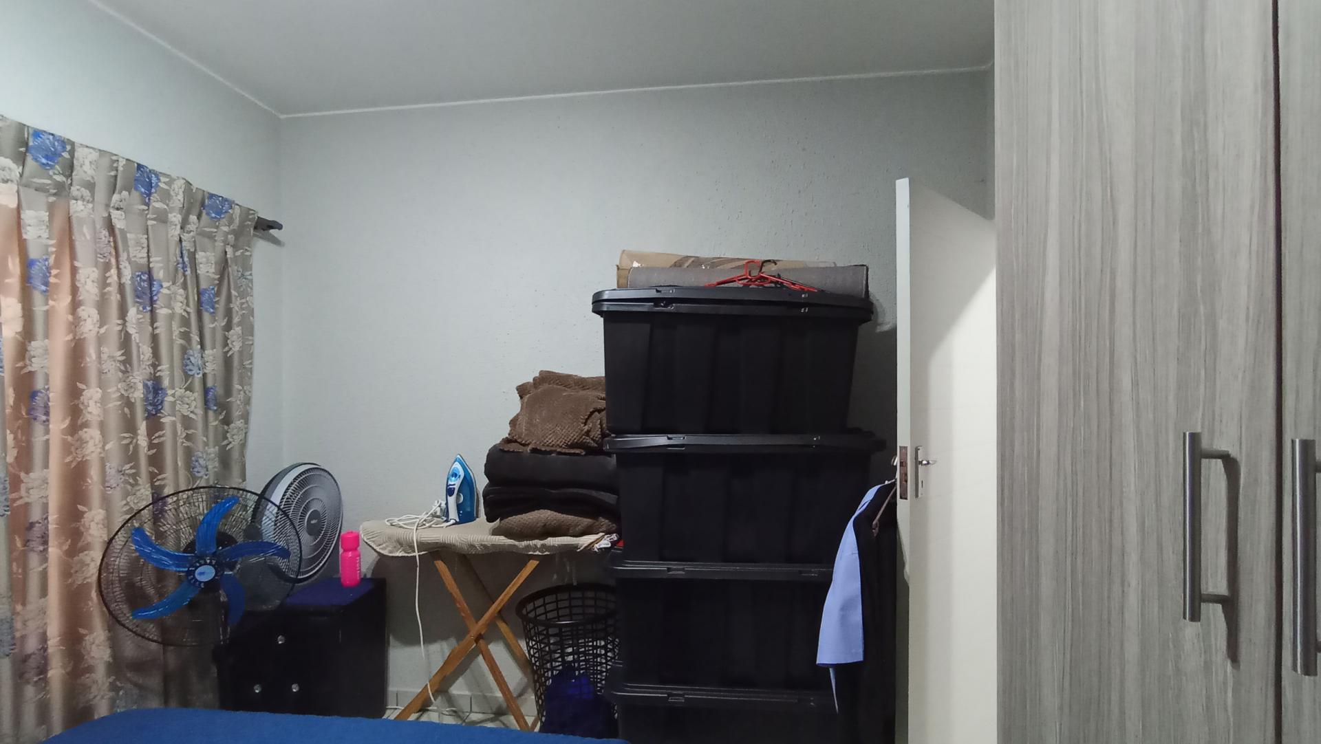 Bed Room 2 - 10 square meters of property in Klippoortje