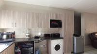 Kitchen - 13 square meters of property in Klippoortje
