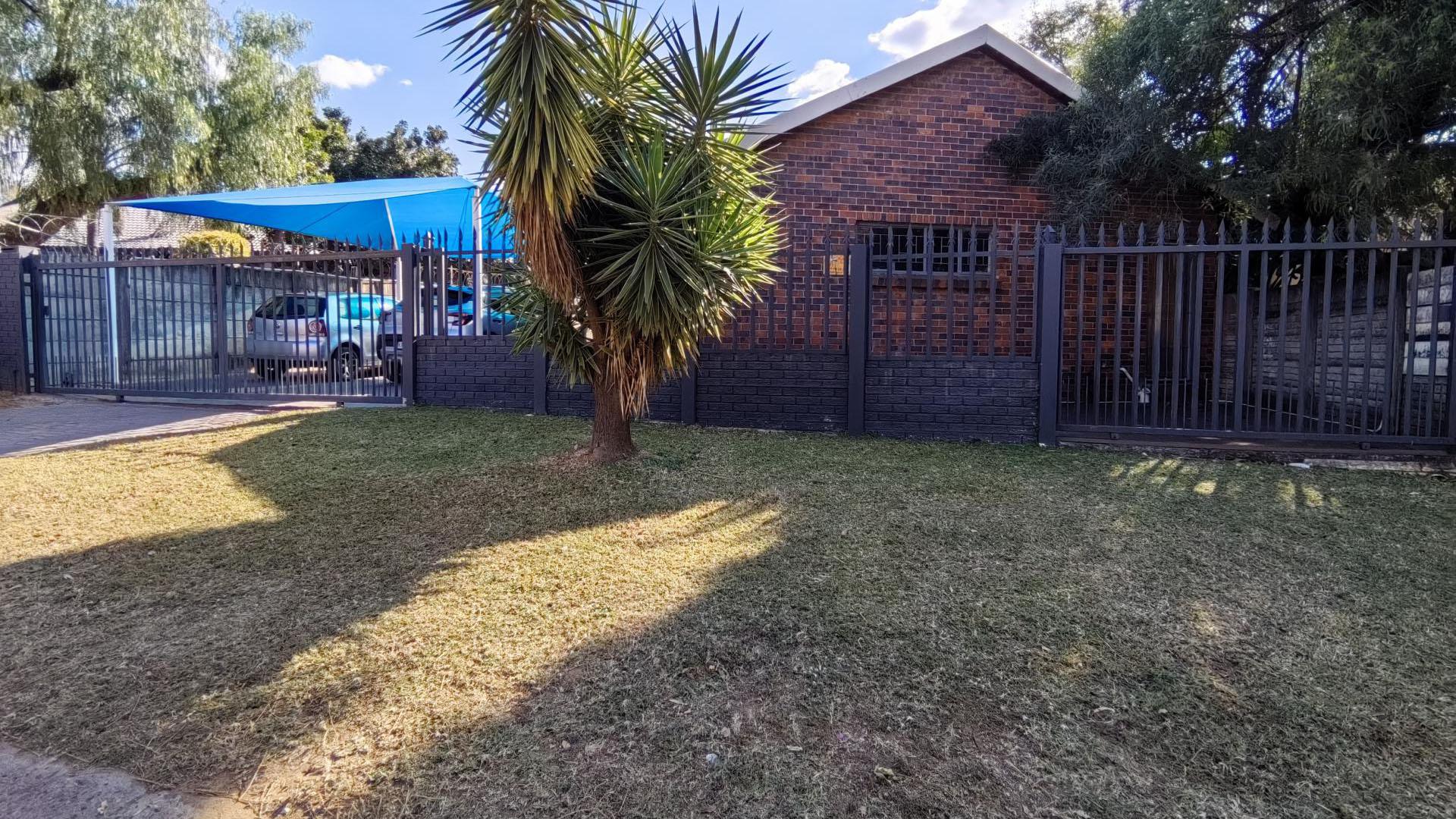 Front View of property in Rustenburg