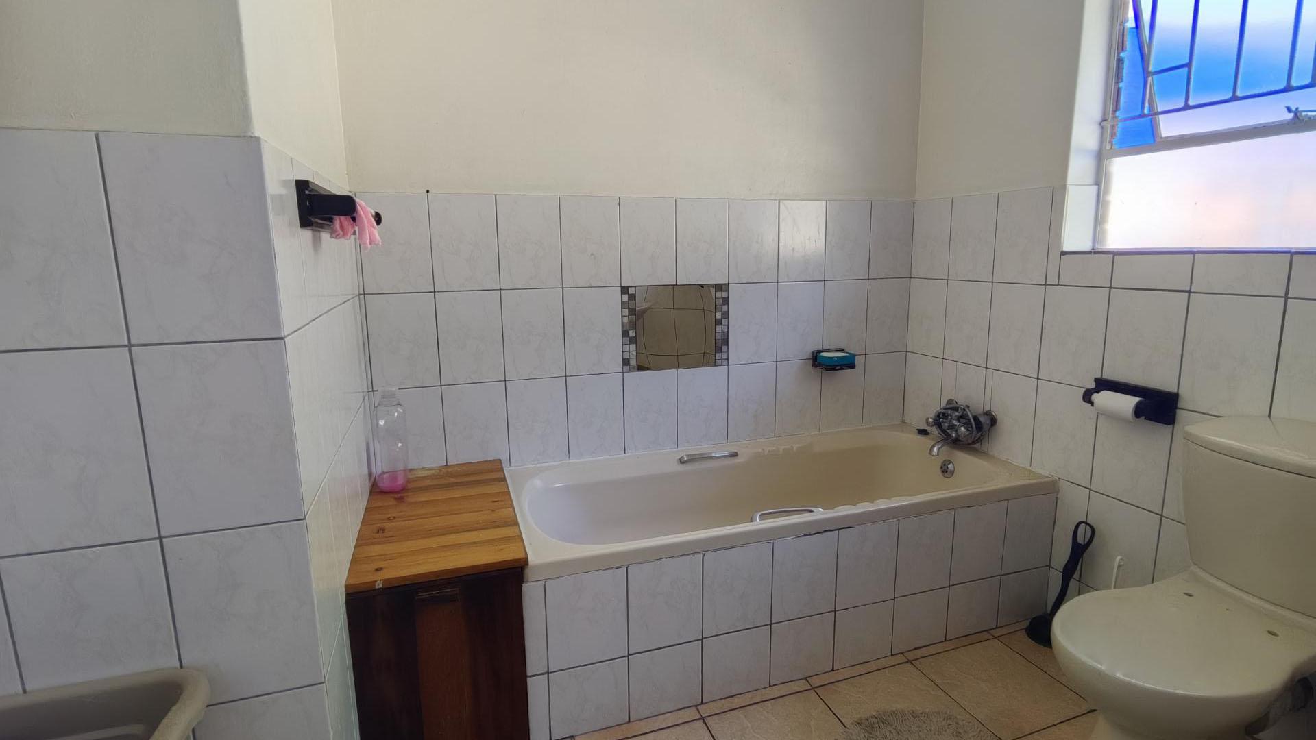 Bathroom 1 of property in Rustenburg