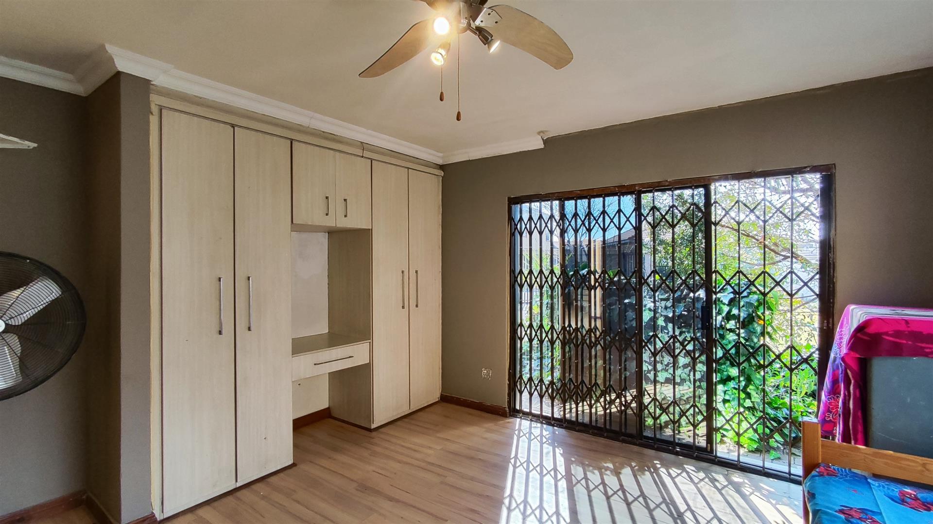 Bed Room 1 - 25 square meters of property in Vanderbijlpark