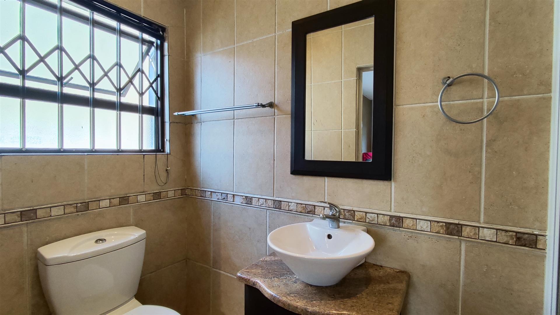 Bathroom 1 - 4 square meters of property in Vanderbijlpark