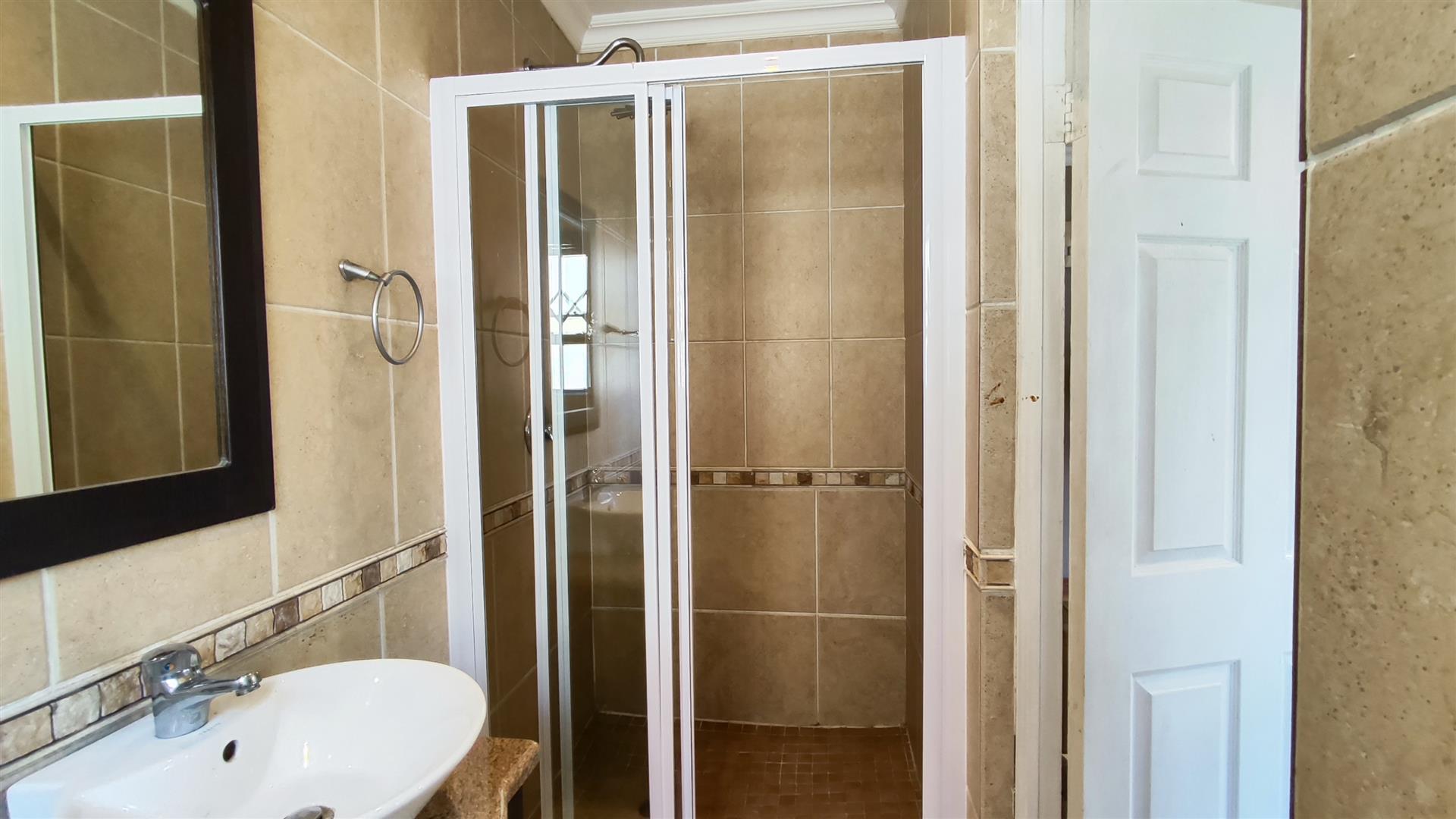 Bathroom 1 - 4 square meters of property in Vanderbijlpark