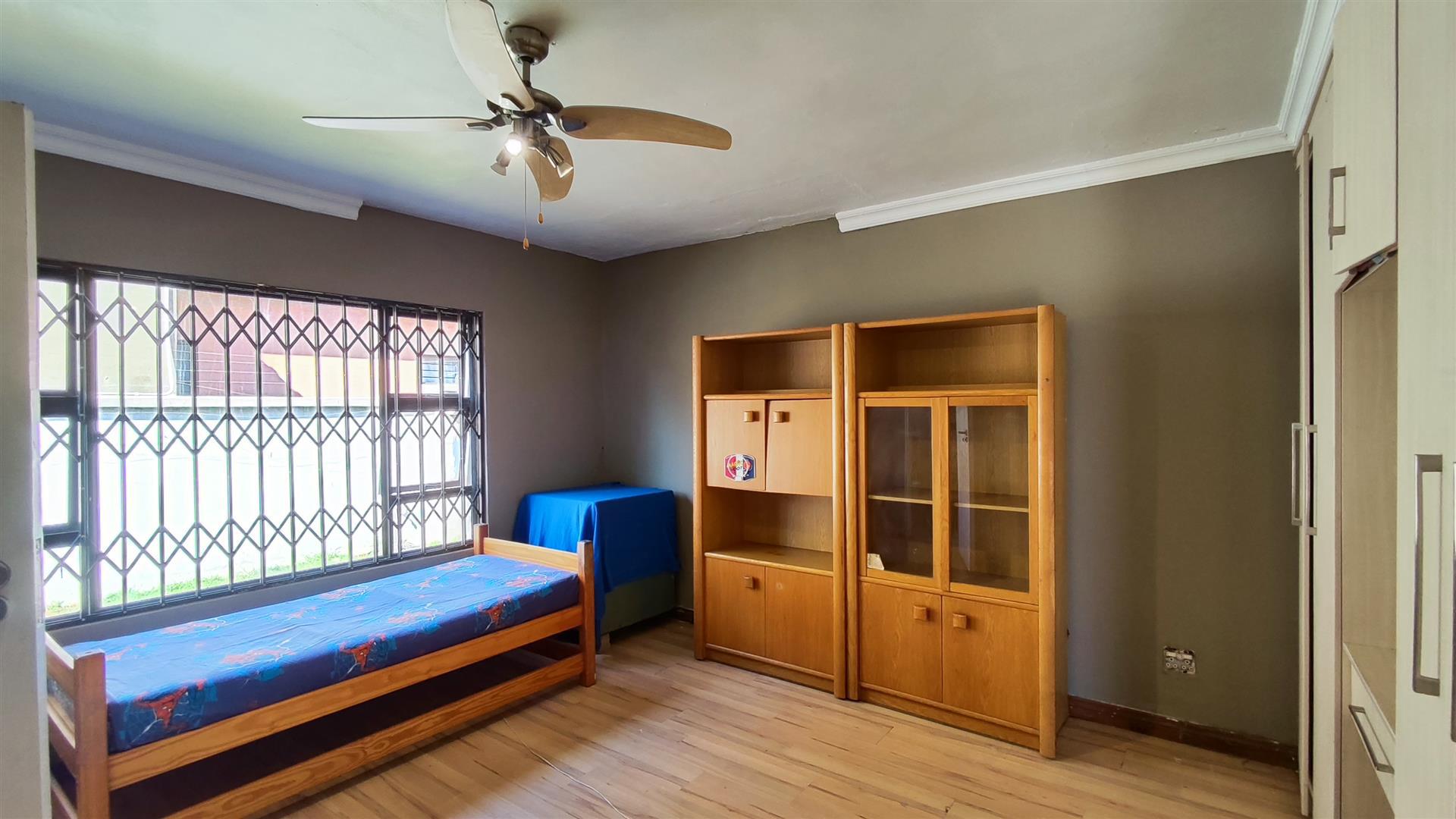 Bed Room 2 - 22 square meters of property in Vanderbijlpark