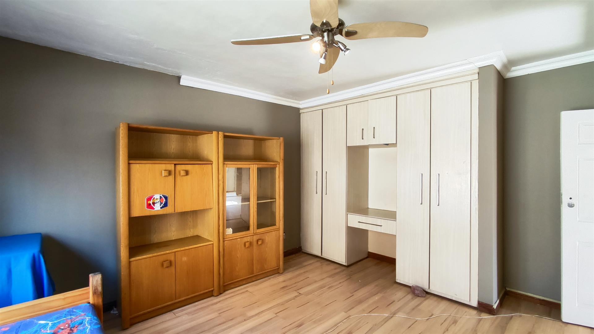 Bed Room 2 - 22 square meters of property in Vanderbijlpark