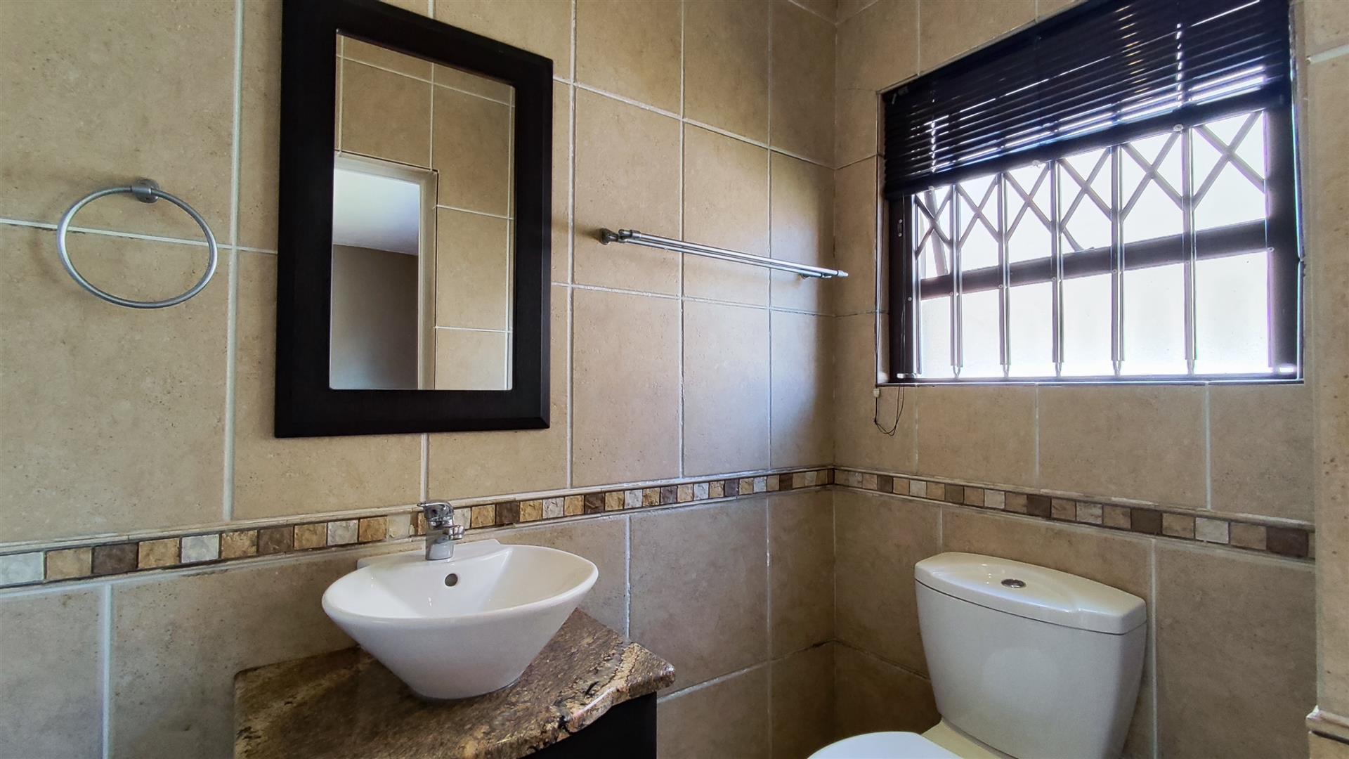 Bathroom 2 - 5 square meters of property in Vanderbijlpark