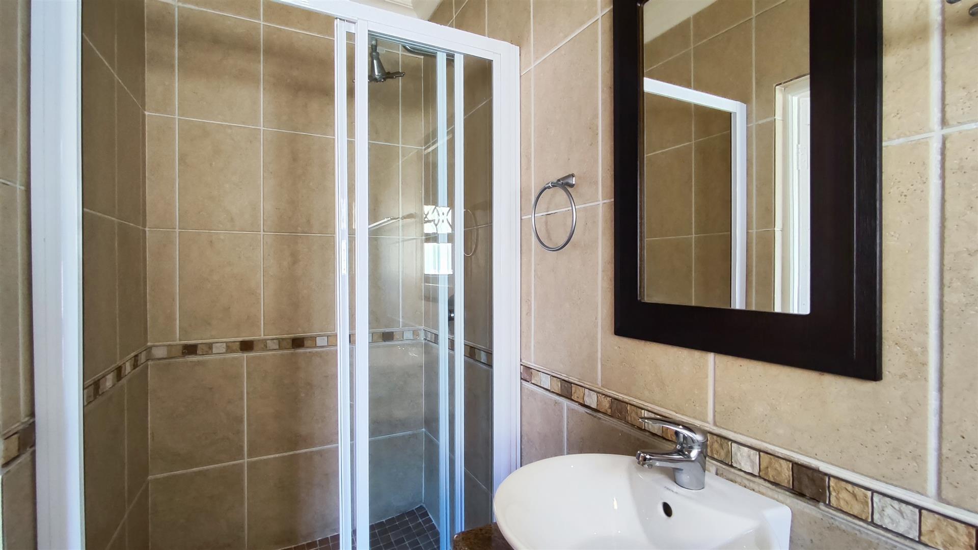 Bathroom 2 - 5 square meters of property in Vanderbijlpark