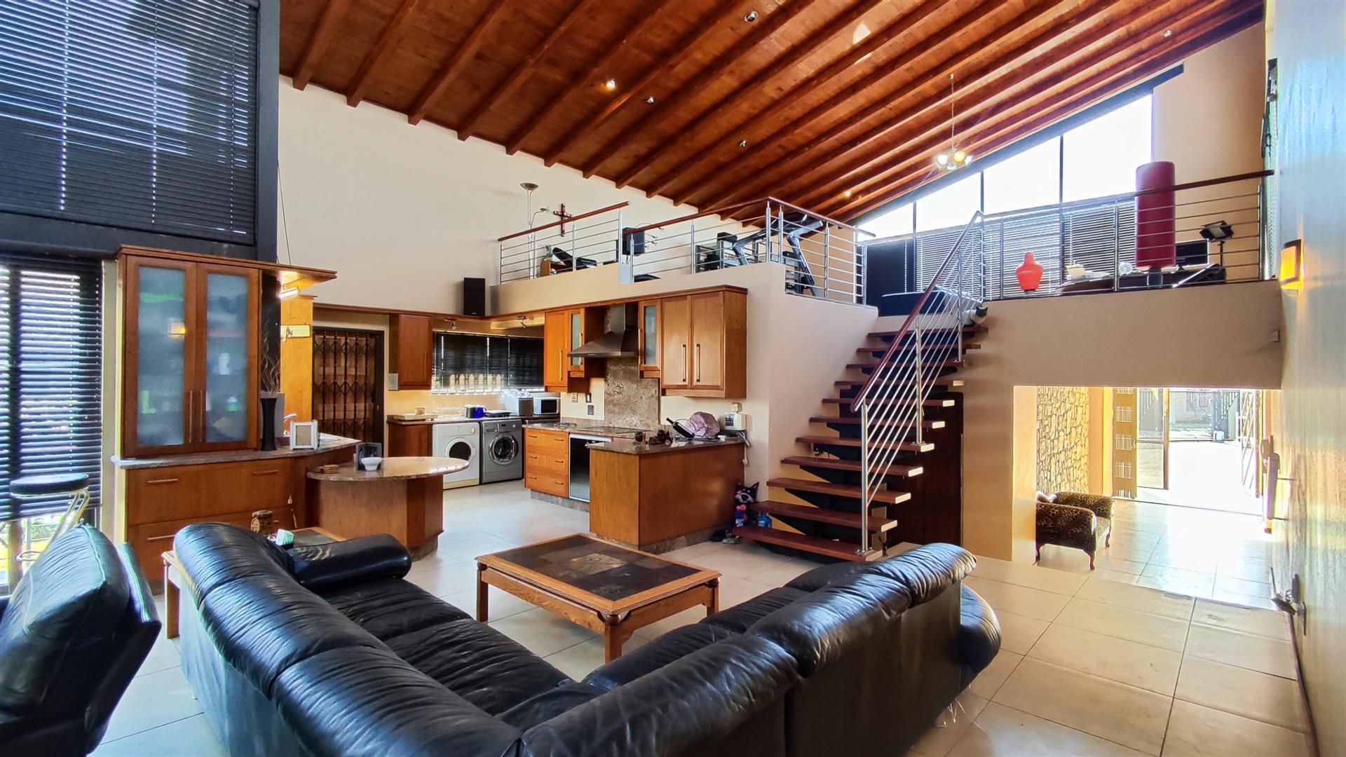 Lounges - 34 square meters of property in Vanderbijlpark