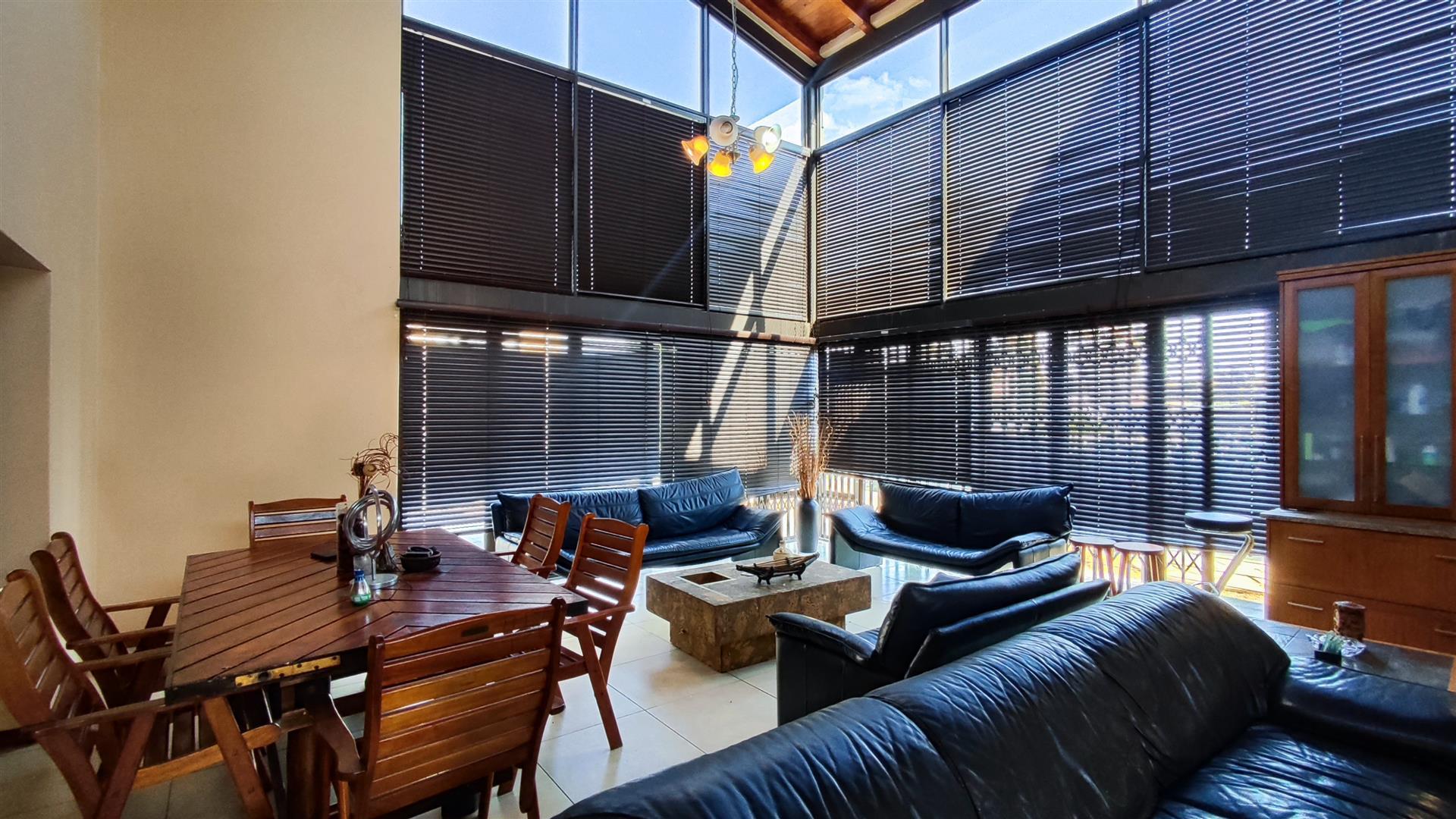 Dining Room - 17 square meters of property in Vanderbijlpark