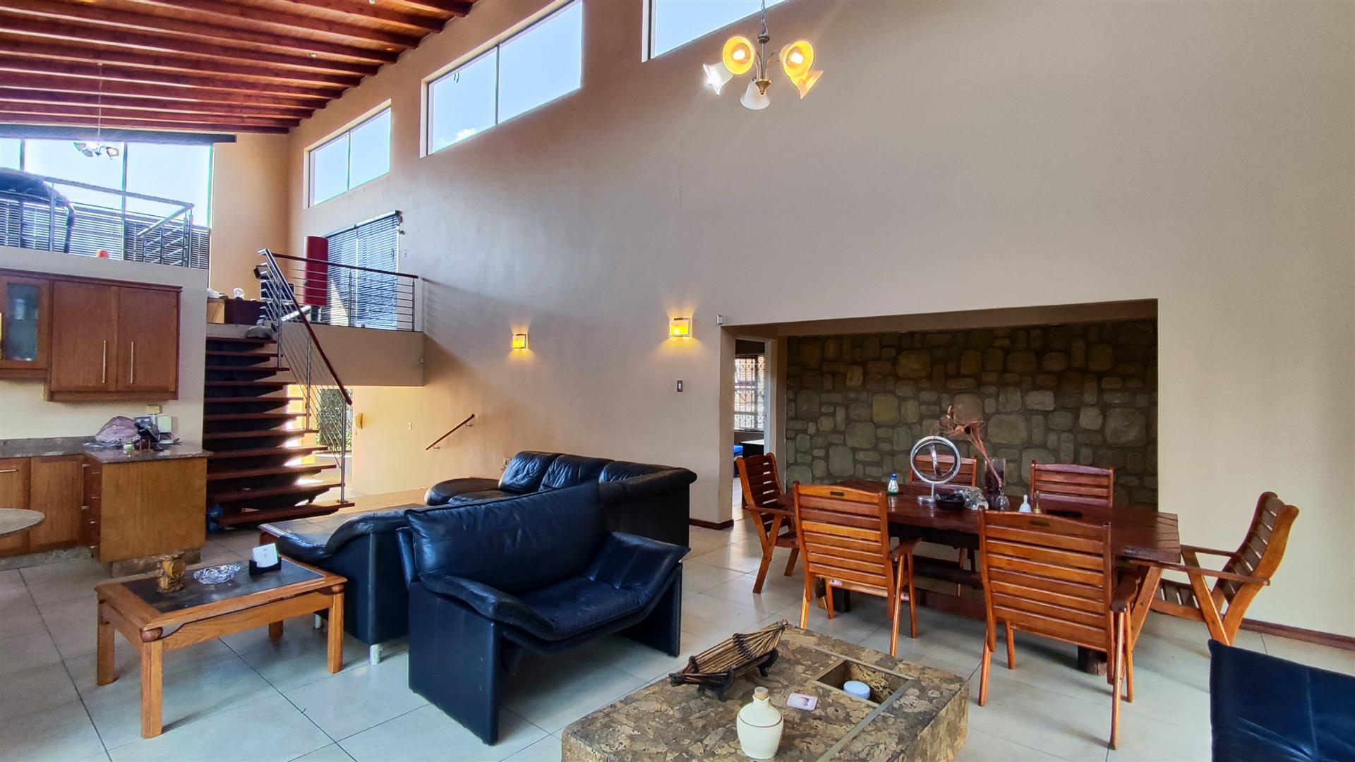 Dining Room - 17 square meters of property in Vanderbijlpark