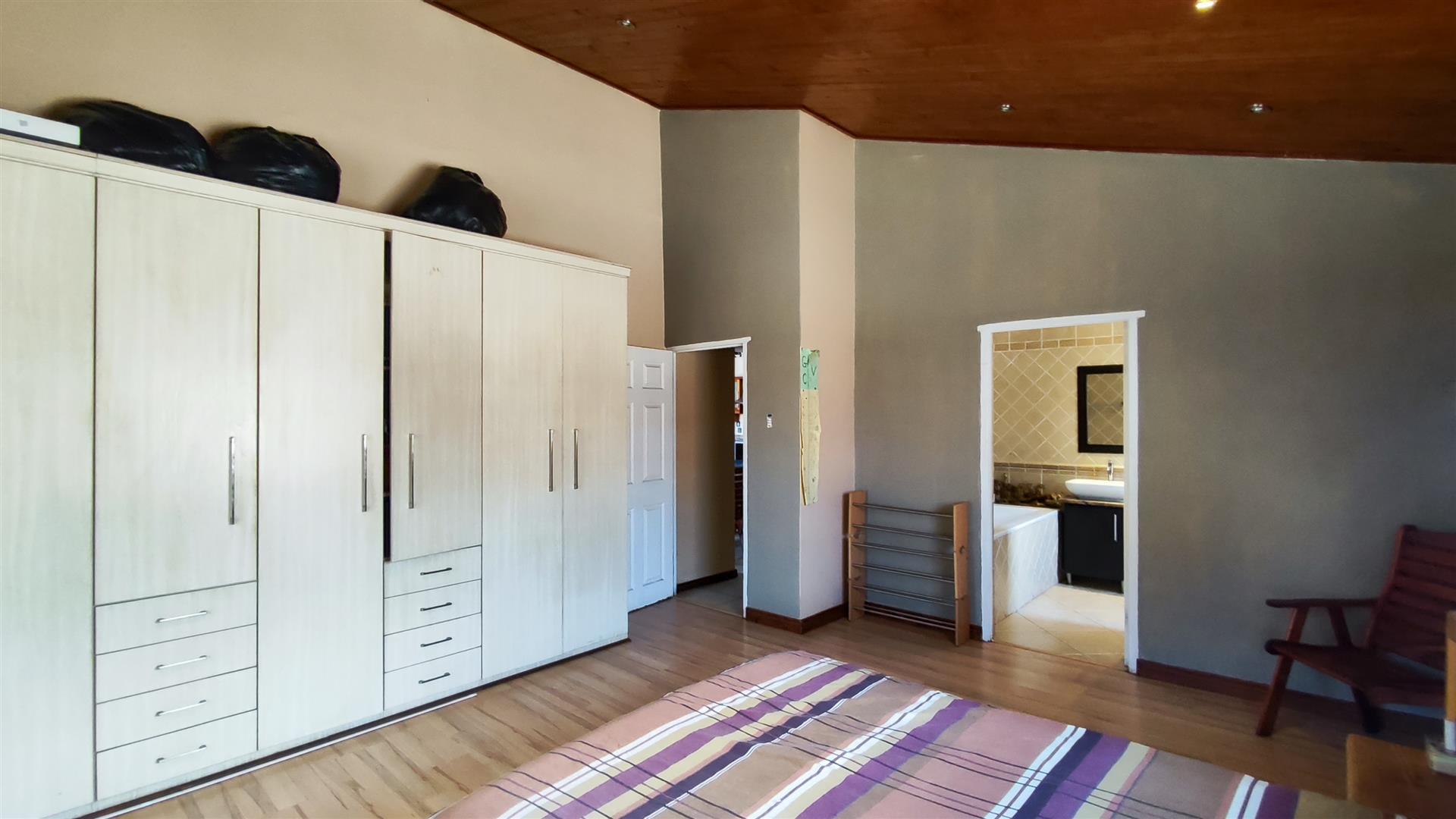 Main Bedroom - 28 square meters of property in Vanderbijlpark