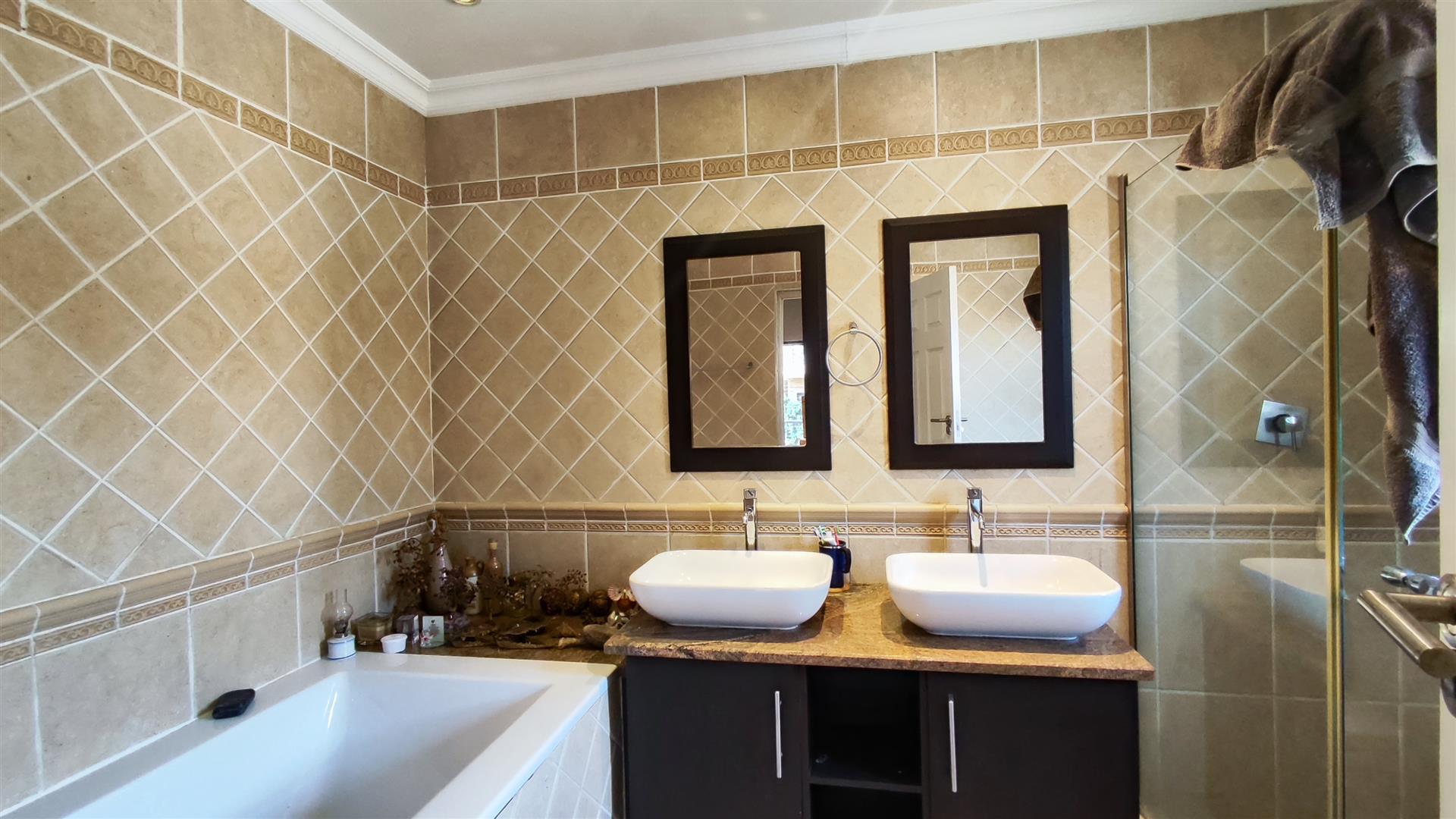 Main Bathroom - 10 square meters of property in Vanderbijlpark