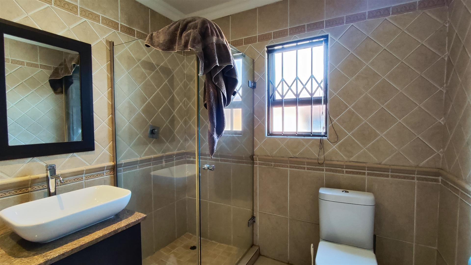 Main Bathroom - 10 square meters of property in Vanderbijlpark
