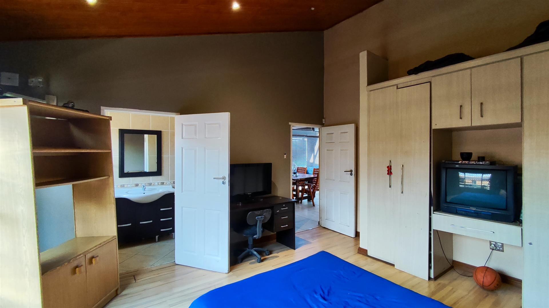 Bed Room 3 - 22 square meters of property in Vanderbijlpark