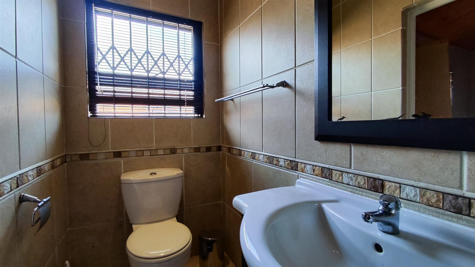 Bathroom 3+ - 5 square meters of property in Vanderbijlpark
