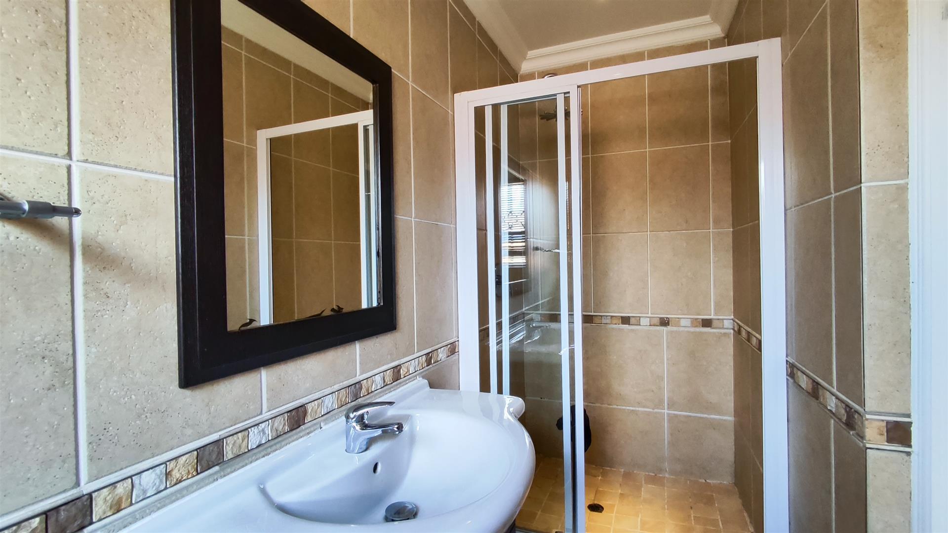 Bathroom 3+ - 5 square meters of property in Vanderbijlpark