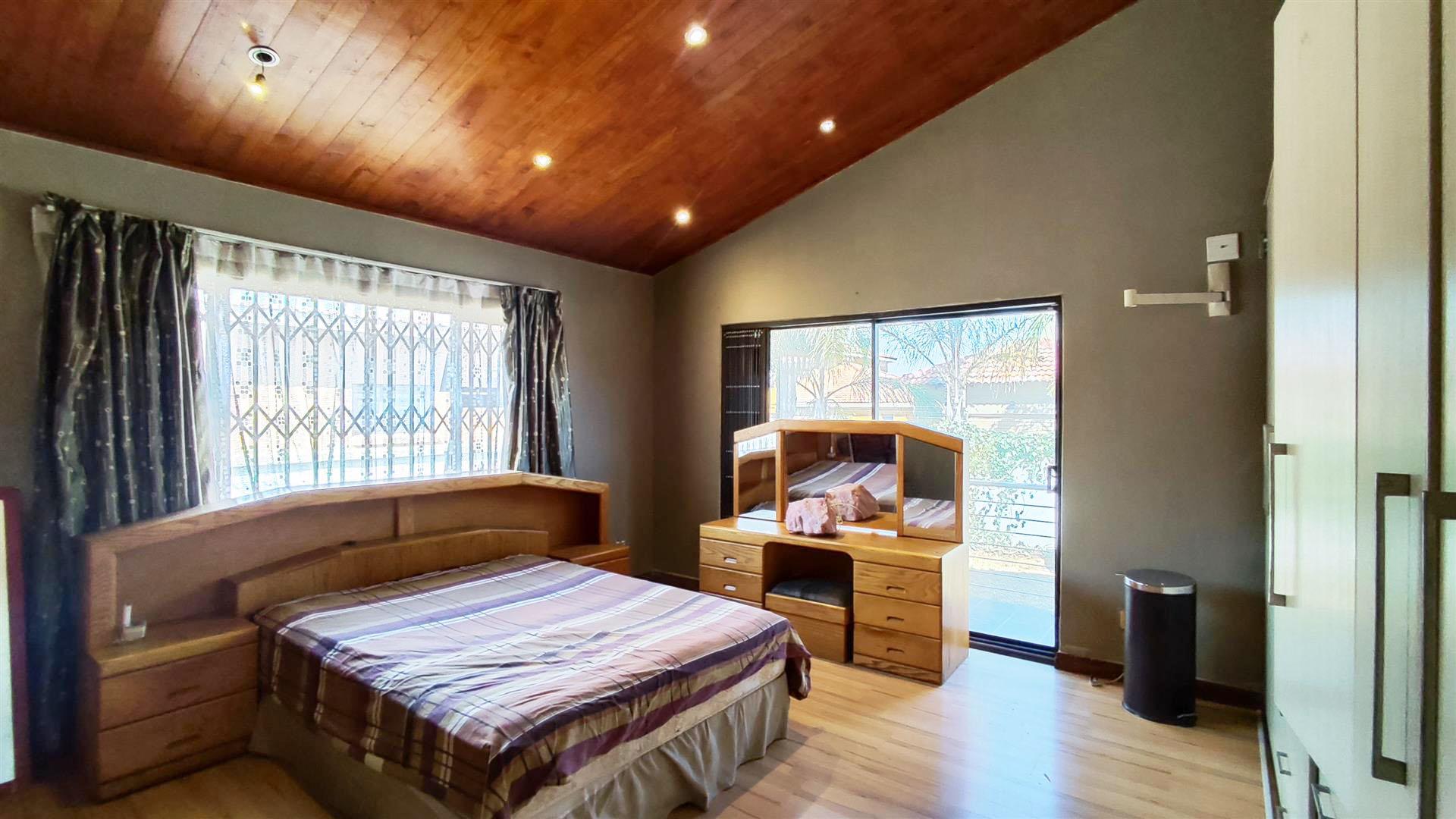 Main Bedroom - 28 square meters of property in Vanderbijlpark