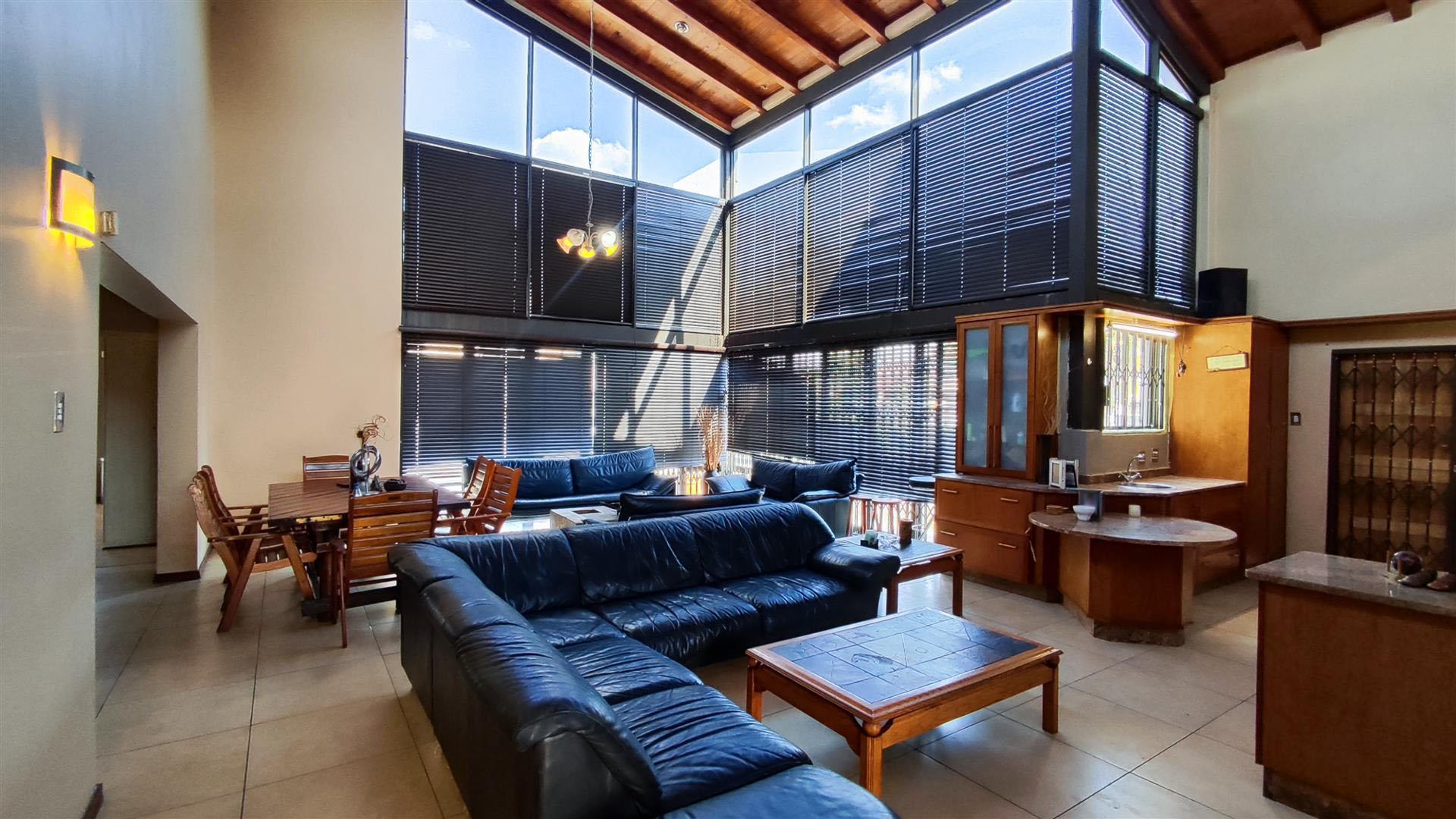 Lounges - 34 square meters of property in Vanderbijlpark