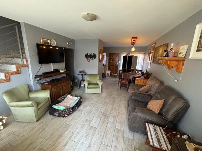 2 Bedroom Sectional Title for Sale For Sale in Annlin - MR684589