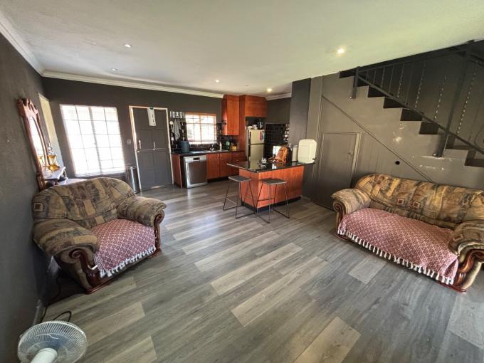 2 Bedroom Sectional Title for Sale For Sale in Annlin - MR684592