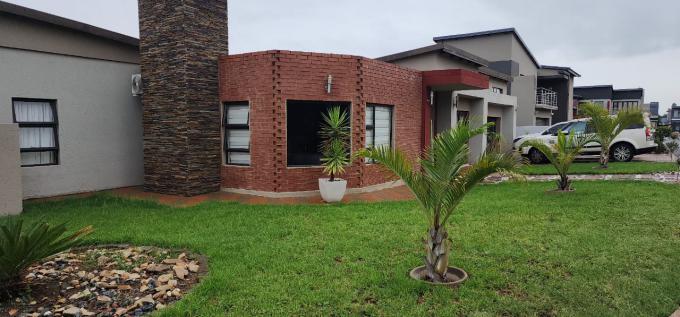 3 Bedroom House for Sale For Sale in Derdepoortpark - MR684598
