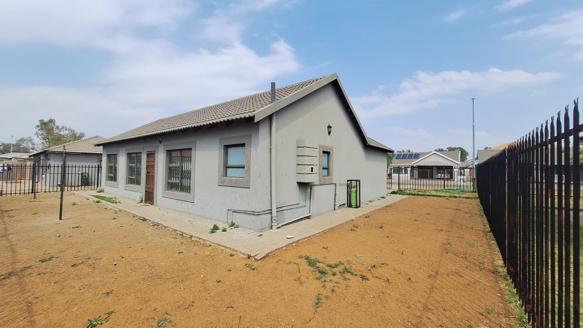 Backyard of property in Heidedal