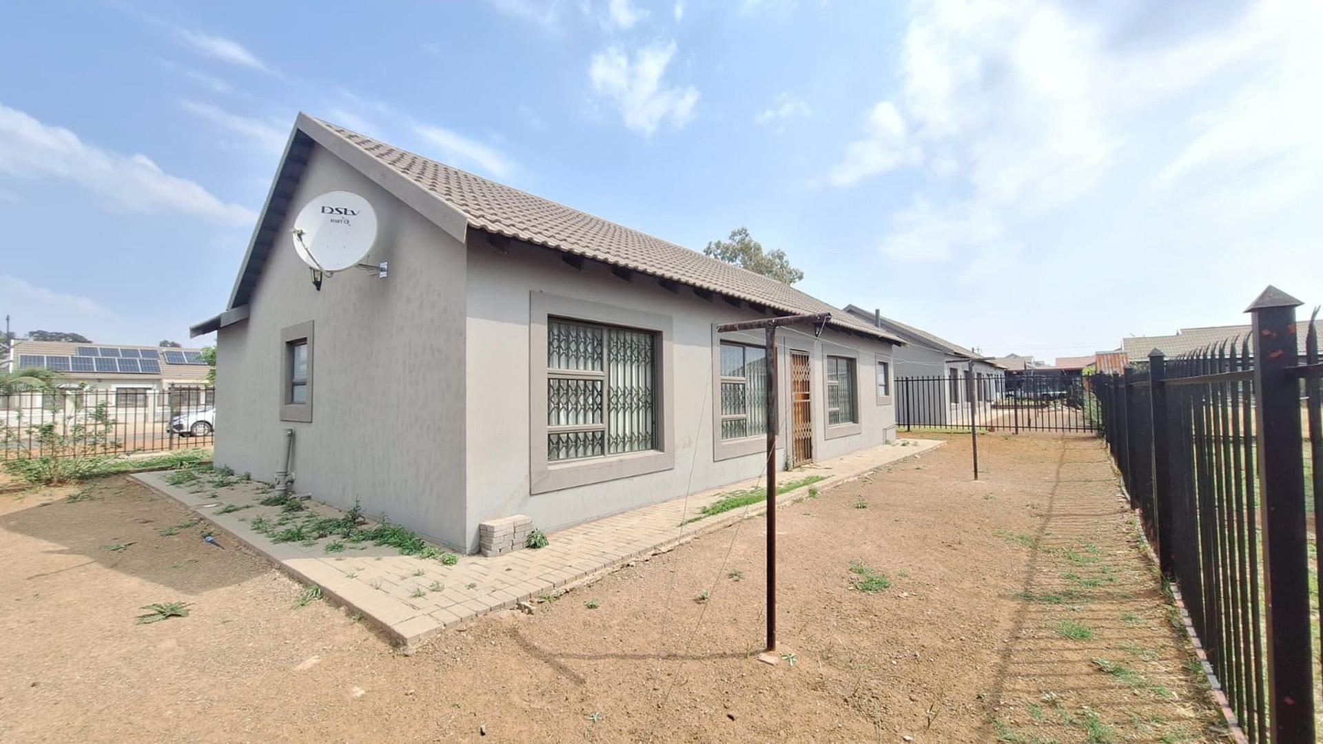 Backyard of property in Heidedal