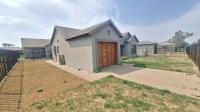 Front View of property in Heidedal